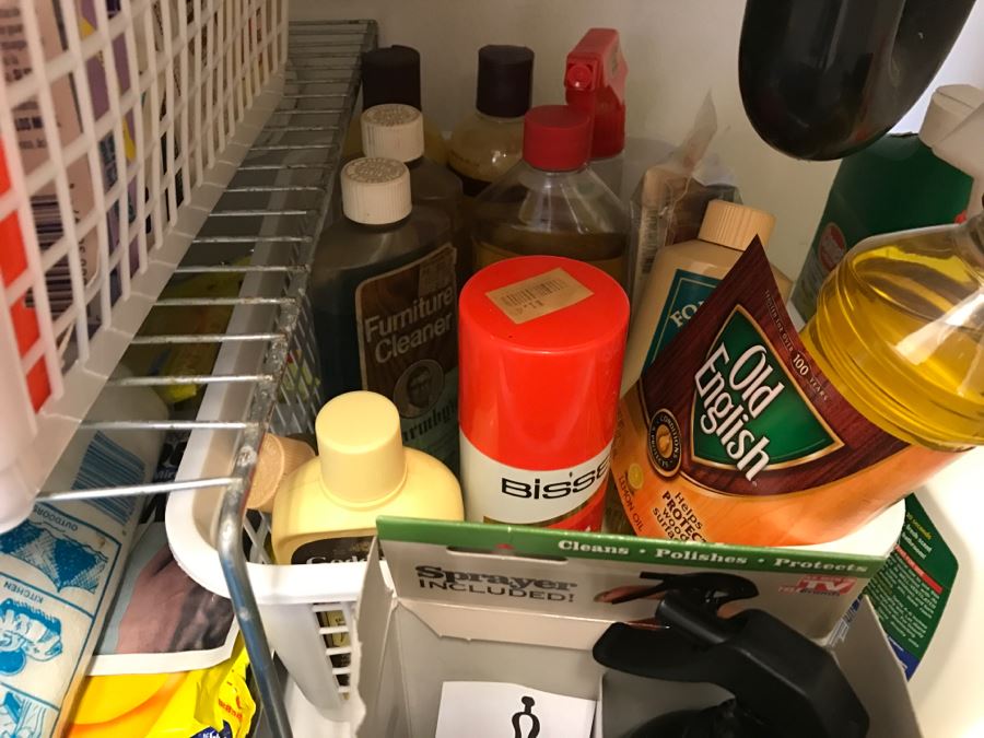 Cleaning Supplies Lot [Photo 3]