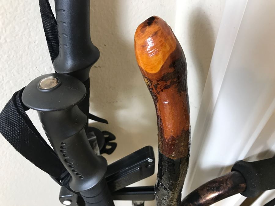 Blue & White Porcelain Umbrella Stand With Canes And Umbrellas [Photo 5]