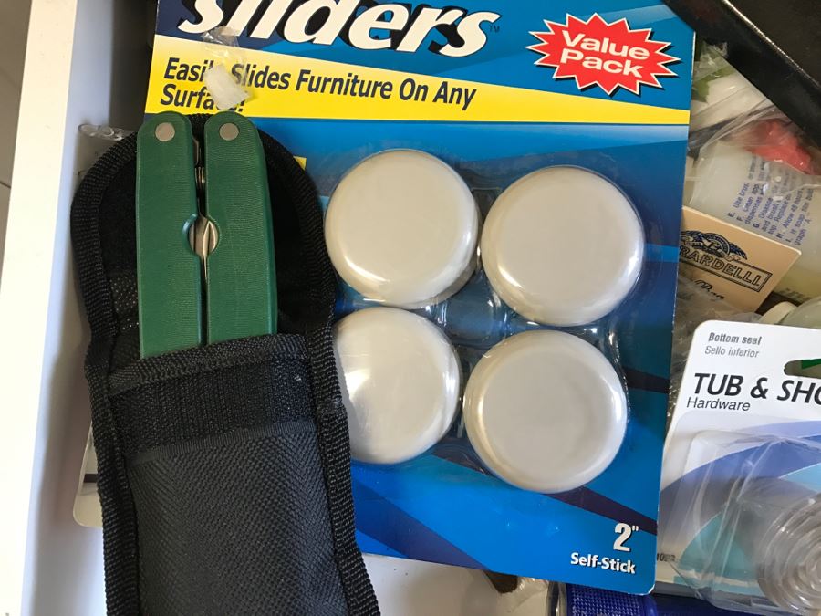 Utility Drawer And Placemat Lot - See Photos [Photo 3]