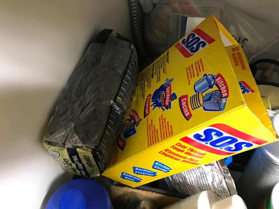 Cleaning Supplies Lot [Photo 8]