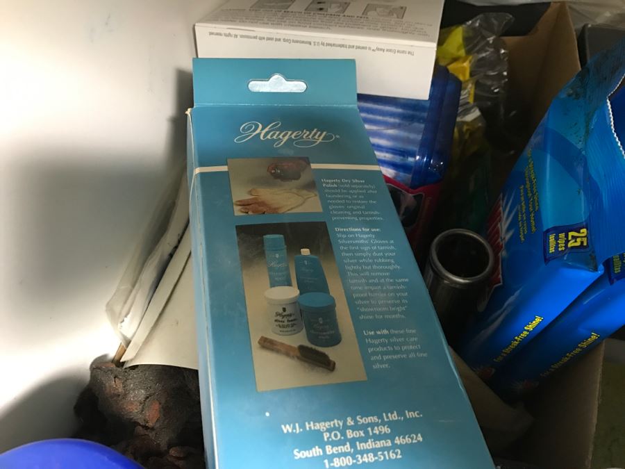 Cleaning Supplies Lot [Photo 14]