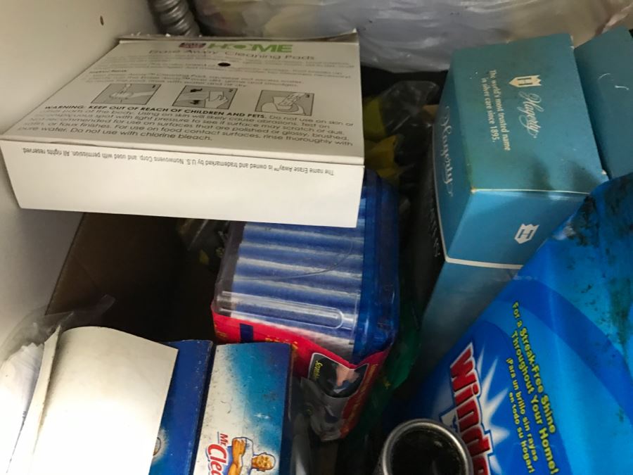 Cleaning Supplies Lot [Photo 13]
