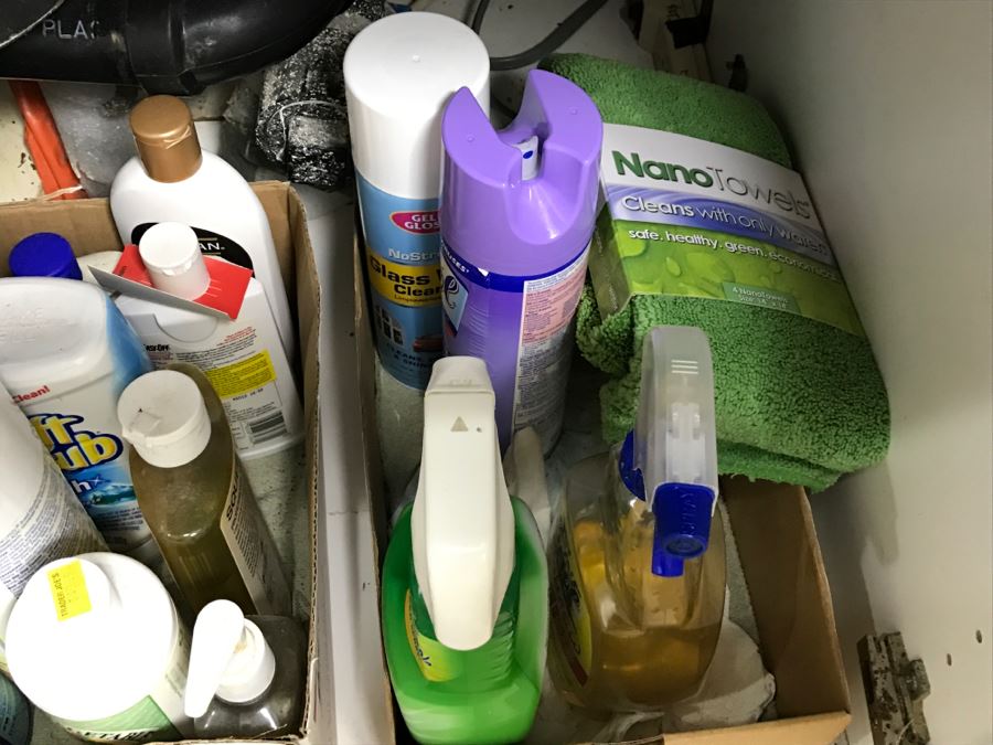 Cleaning Supplies Lot [Photo 2]