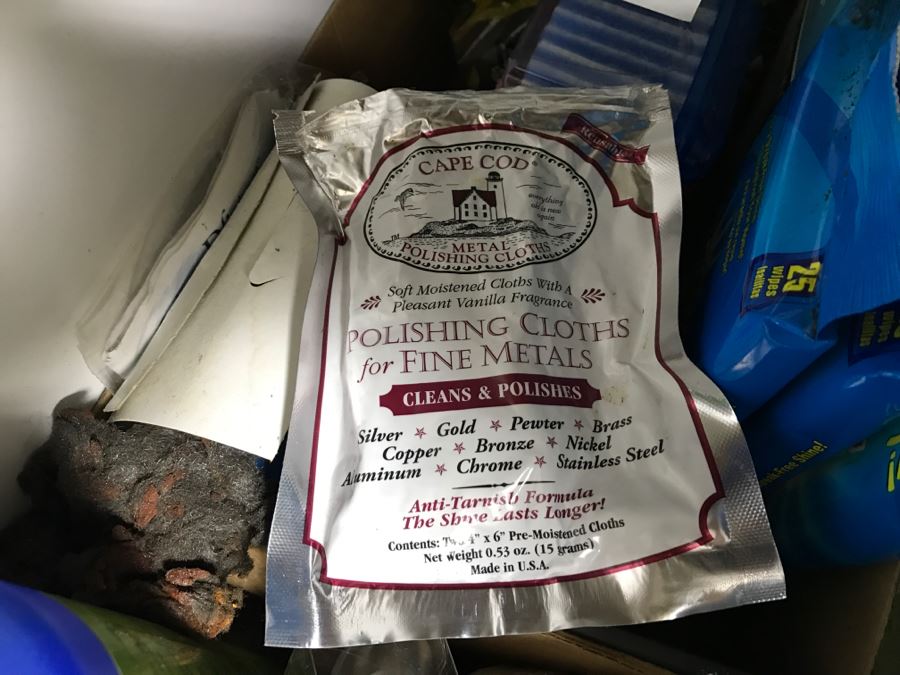 Cleaning Supplies Lot [Photo 10]