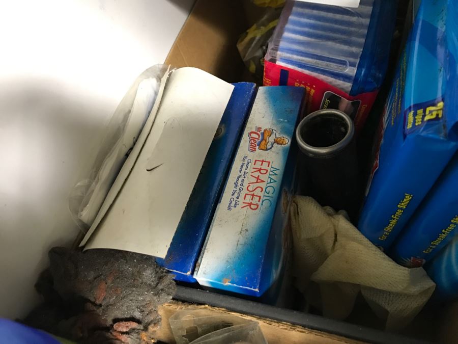 Cleaning Supplies Lot [Photo 11]