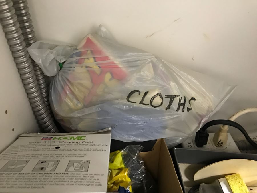 Cleaning Supplies Lot [Photo 15]