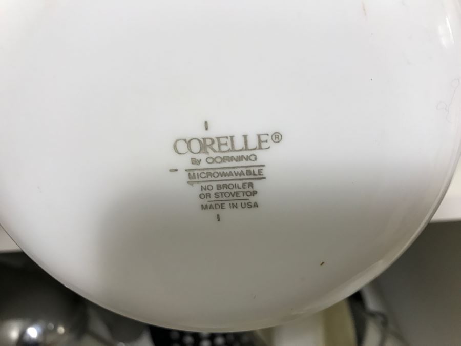 Kitchen Lot With Vintage PYREX Bowl, Corelle By Corning Bowls, Juicer And All Items Photographed [Photo 8]