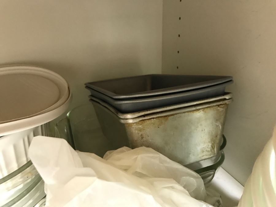 Kitchen Lot With Vintage PYREX Bowl, Corelle By Corning Bowls, Juicer And All Items Photographed [Photo 6]