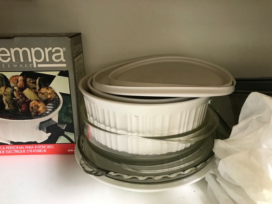 Kitchen Lot With Vintage PYREX Bowl, Corelle By Corning Bowls, Juicer And All Items Photographed [Photo 5]