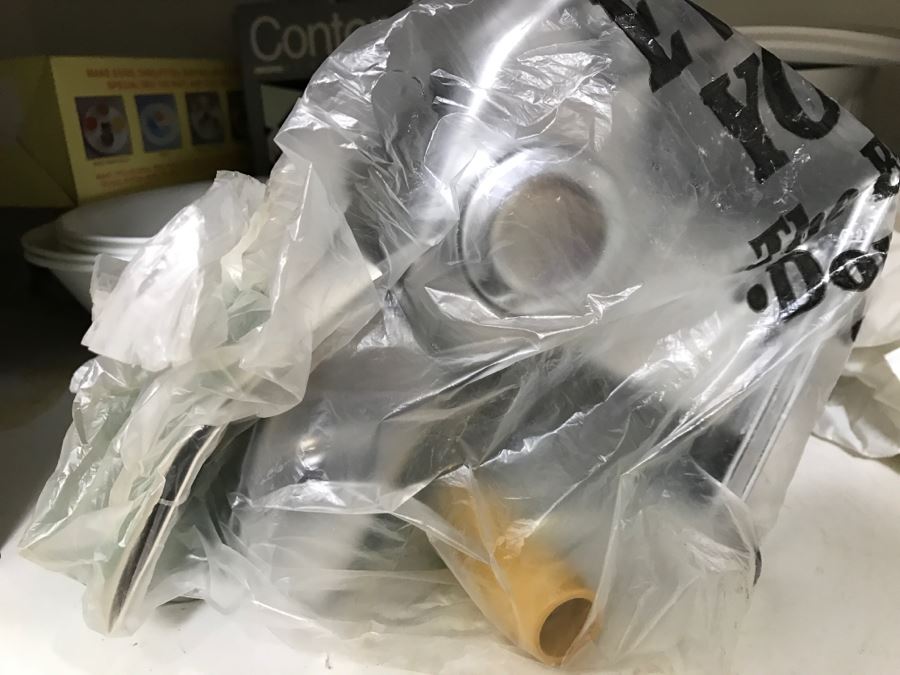 Kitchen Lot With Vintage PYREX Bowl, Corelle By Corning Bowls, Juicer And All Items Photographed [Photo 16]