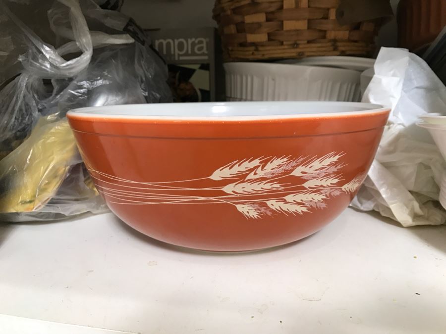 Kitchen Lot With Vintage PYREX Bowl, Corelle By Corning Bowls, Juicer And All Items Photographed [Photo 22]