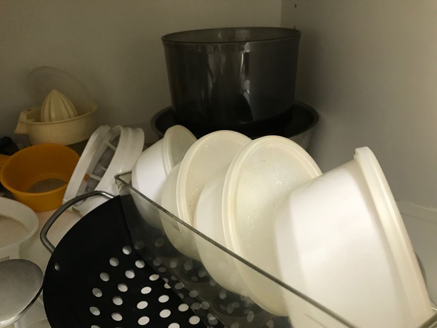 Kitchen Lot With Vintage PYREX Bowl, Corelle By Corning Bowls, Juicer And All Items Photographed [Photo 10]