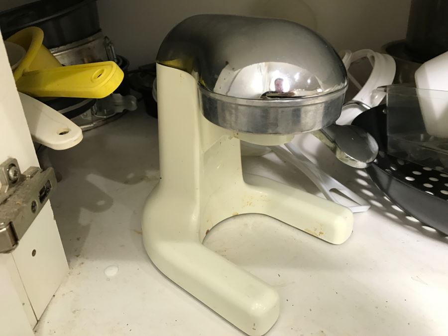 Kitchen Lot With Vintage PYREX Bowl, Corelle By Corning Bowls, Juicer And All Items Photographed [Photo 9]