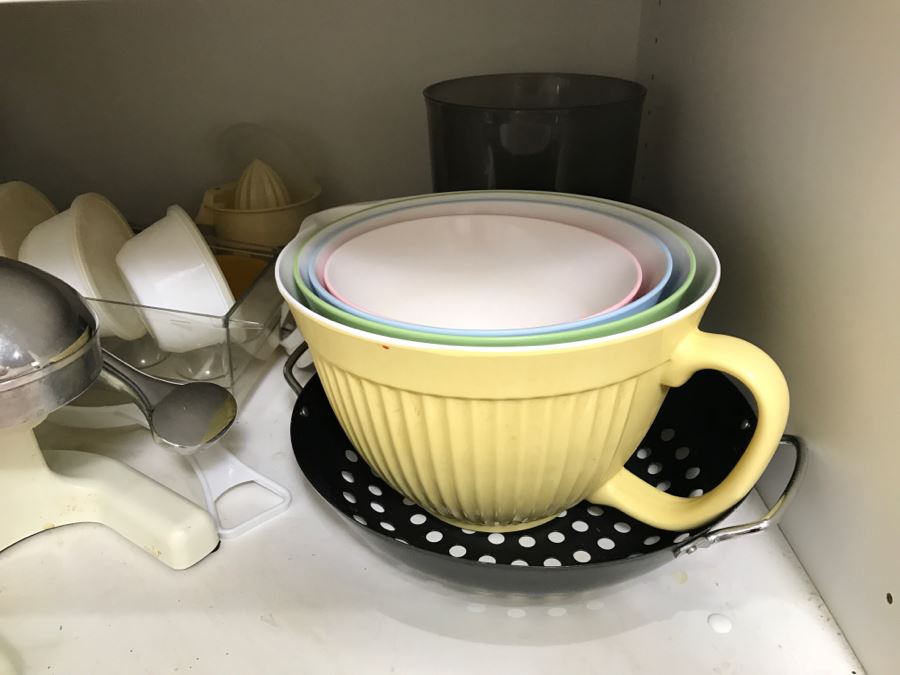 Kitchen Lot With Vintage PYREX Bowl, Corelle By Corning Bowls, Juicer And All Items Photographed [Photo 21]