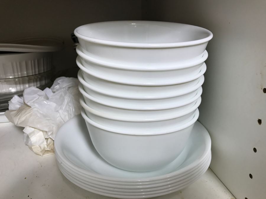 Kitchen Lot With Vintage PYREX Bowl, Corelle By Corning Bowls, Juicer And All Items Photographed [Photo 7]