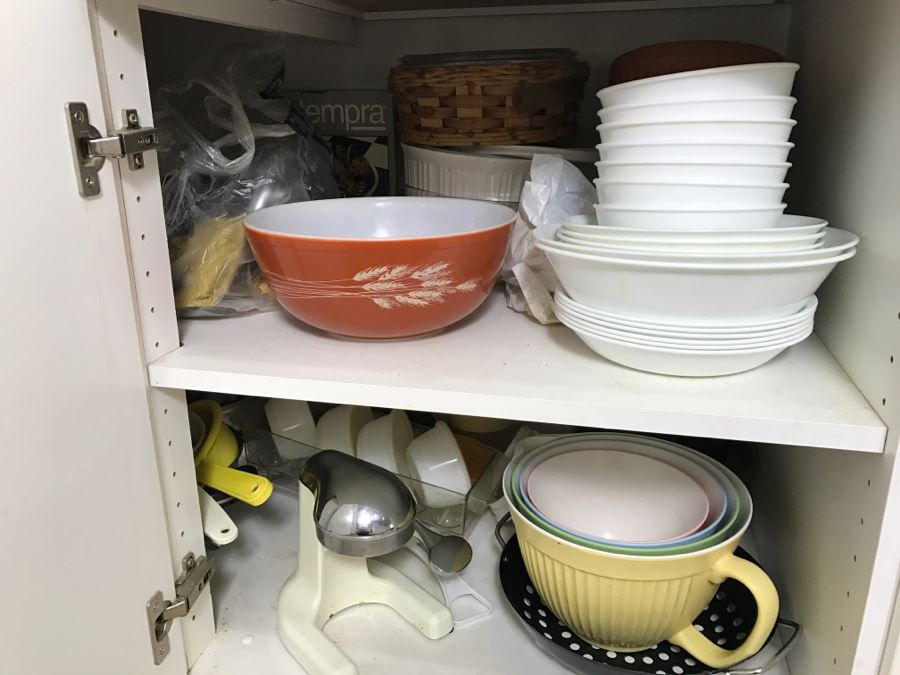Kitchen Lot With Vintage PYREX Bowl, Corelle By Corning Bowls, Juicer And All Items Photographed