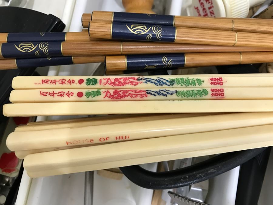 Utensil Lot With Various Chopsticks [Photo 9]