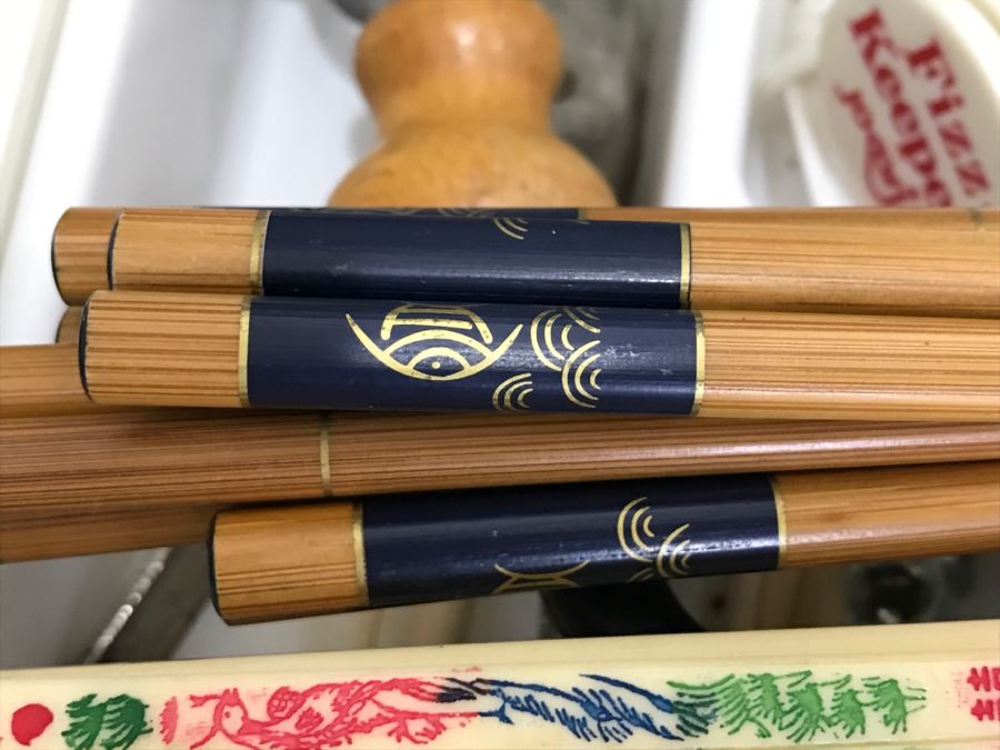 Utensil Lot With Various Chopsticks [Photo 13]