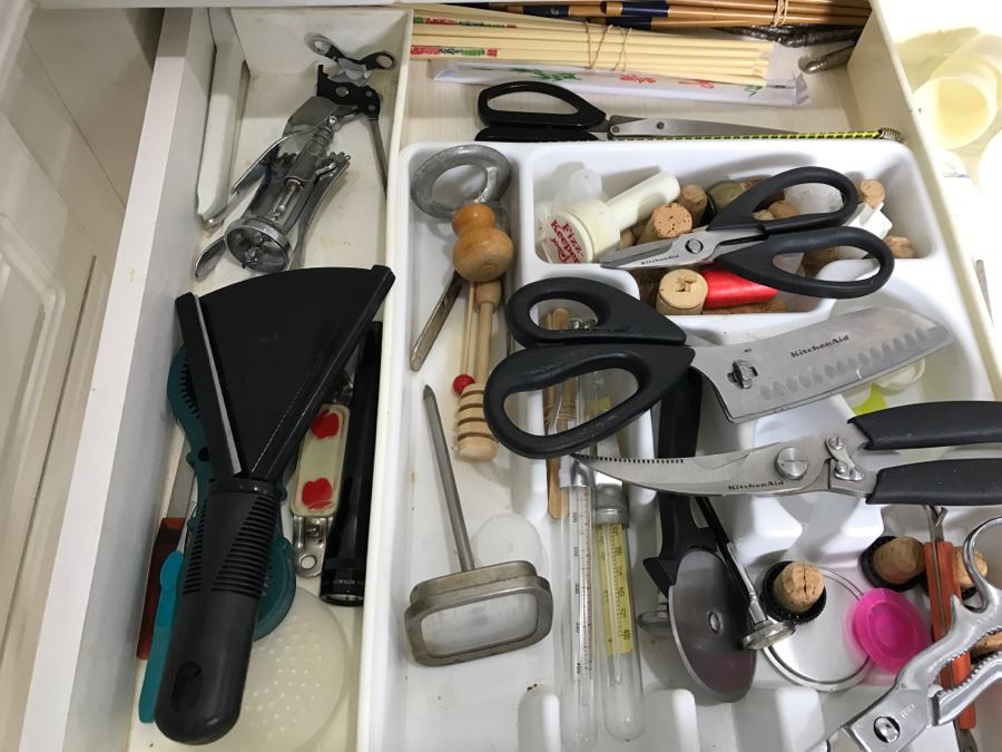 Utensil Lot With Various Chopsticks [Photo 8]