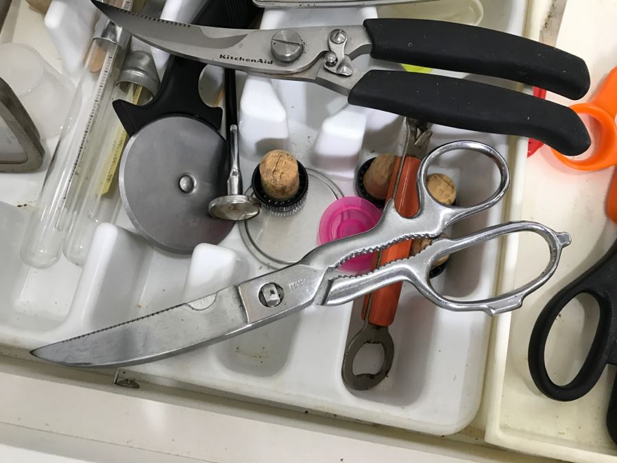 Utensil Lot With Various Chopsticks [Photo 3]