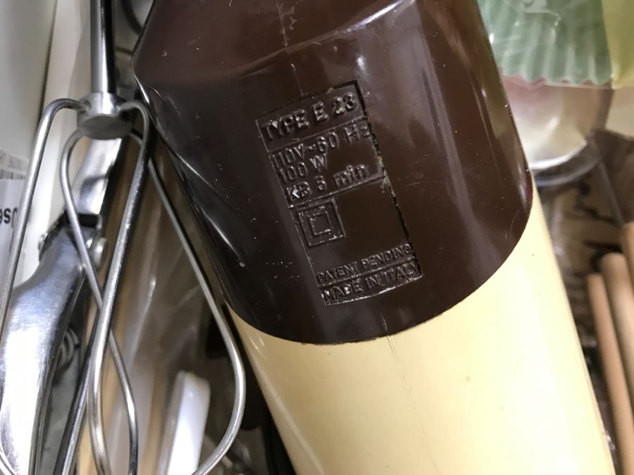 KitchenAid Ultra Power 5 Speed Hand Mixer With Various Utensils Including Rolling Pins [Photo 9]