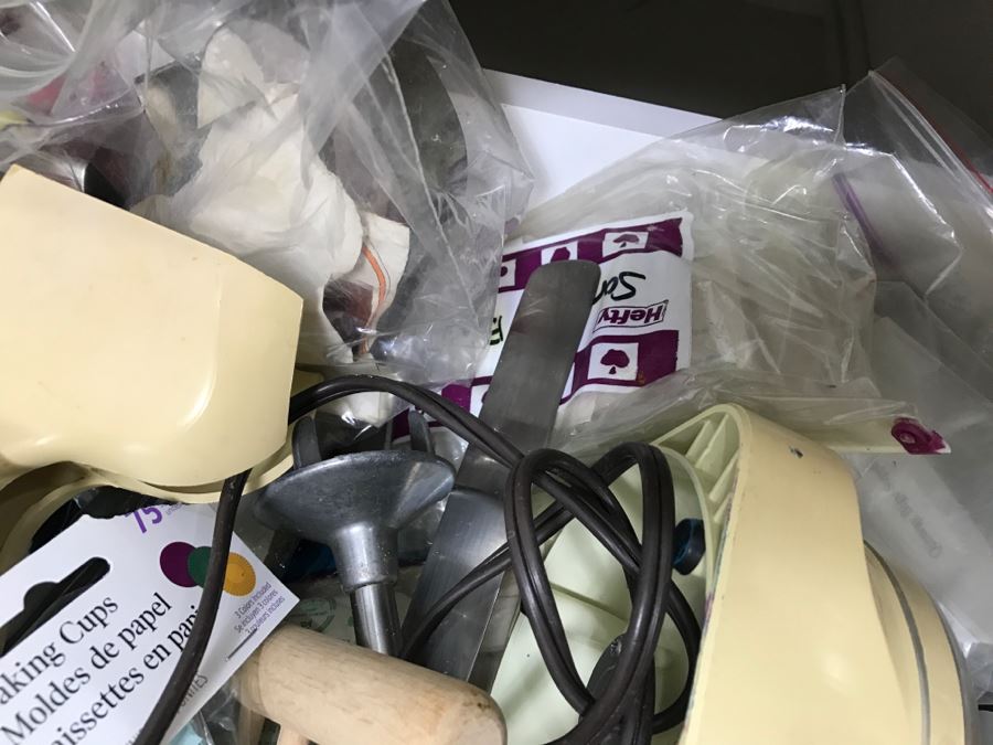 KitchenAid Ultra Power 5 Speed Hand Mixer With Various Utensils Including Rolling Pins [Photo 8]