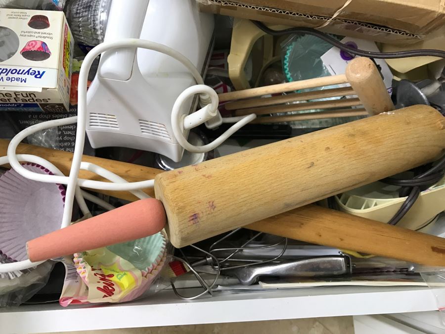 KitchenAid Ultra Power 5 Speed Hand Mixer With Various Utensils Including Rolling Pins [Photo 2]