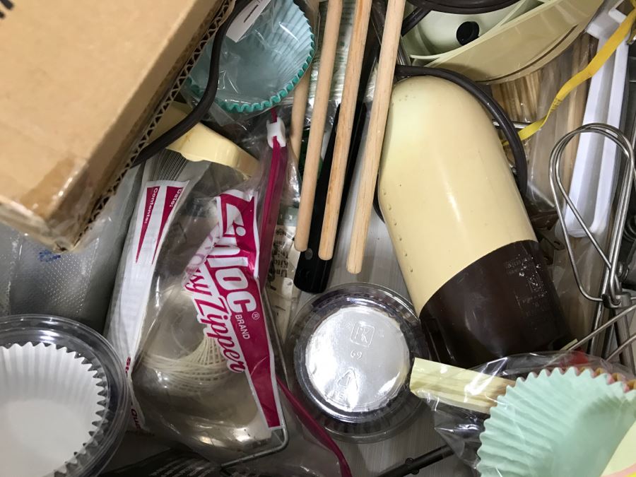 KitchenAid Ultra Power 5 Speed Hand Mixer With Various Utensils Including Rolling Pins [Photo 6]