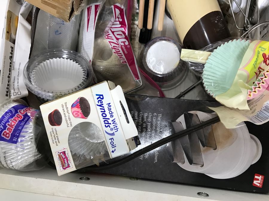 KitchenAid Ultra Power 5 Speed Hand Mixer With Various Utensils Including Rolling Pins [Photo 5]