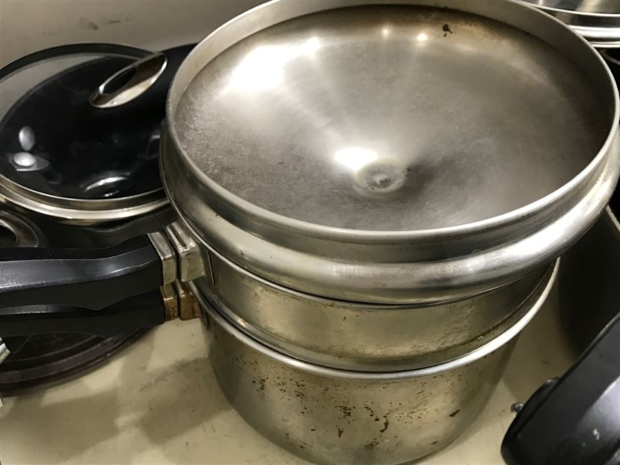 Large Lot Of Farberware Pots, Bialetti Skillets, Cast Iron Skillet - See All Photos [Photo 12]