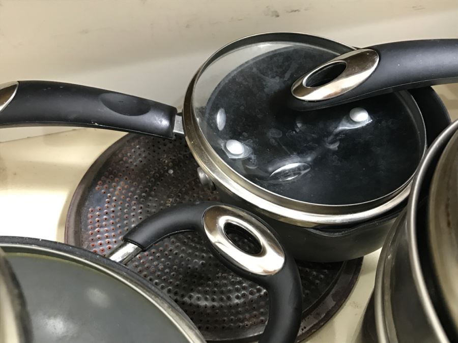 Large Lot Of Farberware Pots, Bialetti Skillets, Cast Iron Skillet - See All Photos [Photo 16]