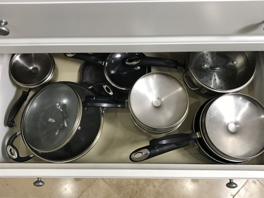 Large Lot Of Farberware Pots, Bialetti Skillets, Cast Iron Skillet - See All Photos [Photo 2]
