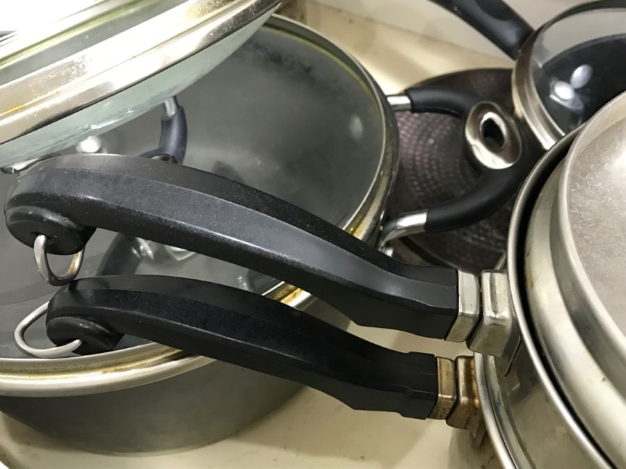 Large Lot Of Farberware Pots, Bialetti Skillets, Cast Iron Skillet - See All Photos [Photo 17]