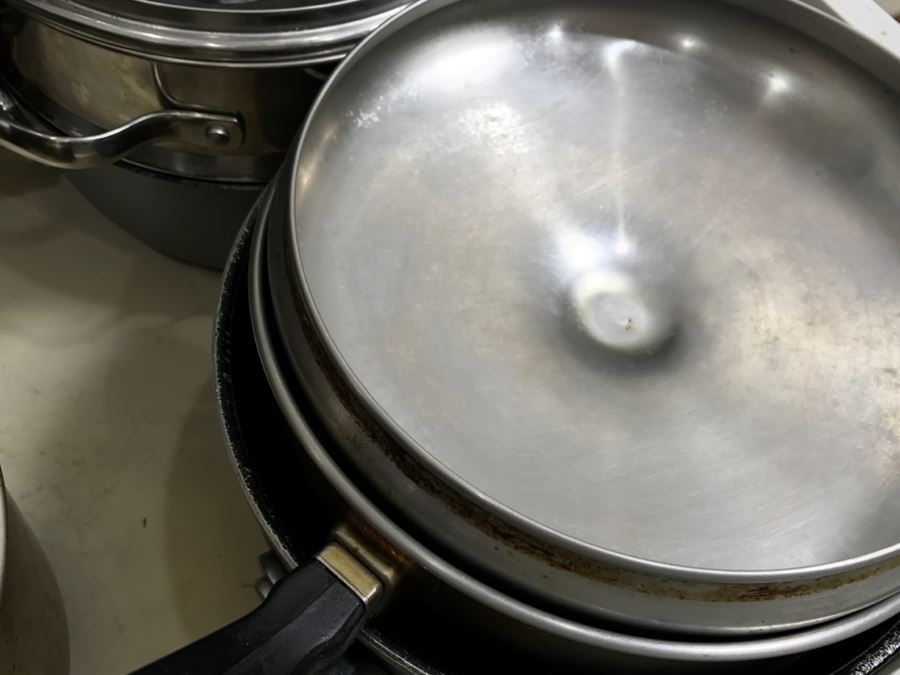 Large Lot Of Farberware Pots, Bialetti Skillets, Cast Iron Skillet - See All Photos [Photo 14]