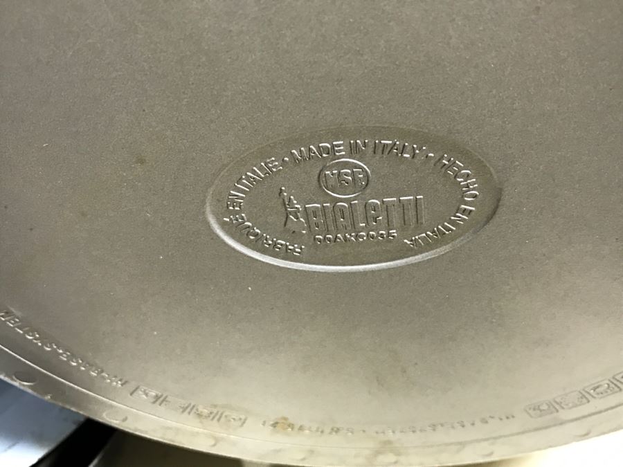 Large Lot Of Farberware Pots, Bialetti Skillets, Cast Iron Skillet - See All Photos [Photo 8]