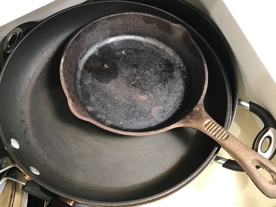 Large Lot Of Farberware Pots, Bialetti Skillets, Cast Iron Skillet - See All Photos [Photo 3]