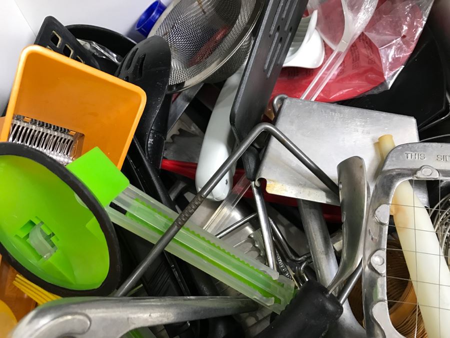 Kitchen Utensil Lot [Photo 10]