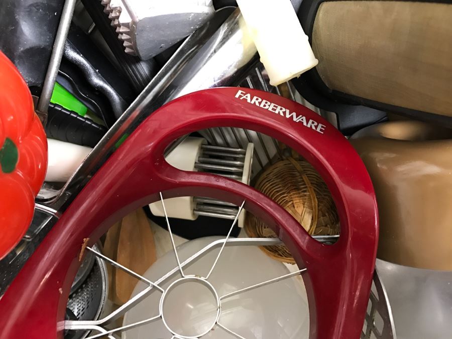 Kitchen Utensil Lot [Photo 6]