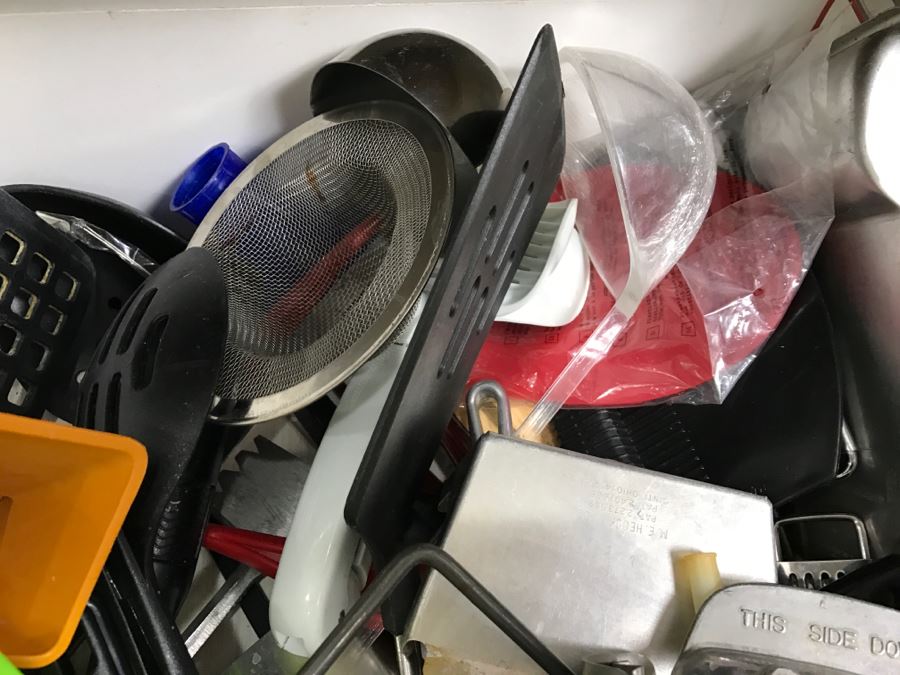 Kitchen Utensil Lot [Photo 11]