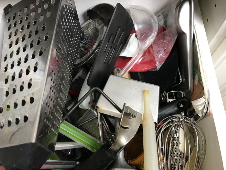 Kitchen Utensil Lot [Photo 3]