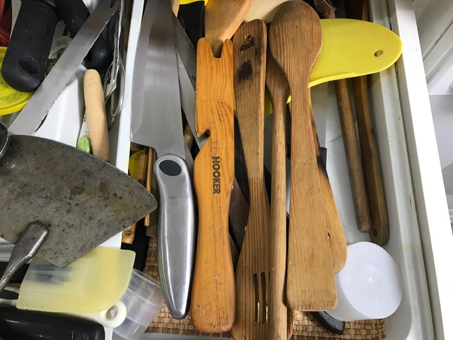 Kitchen Utensil Lot With Knives
