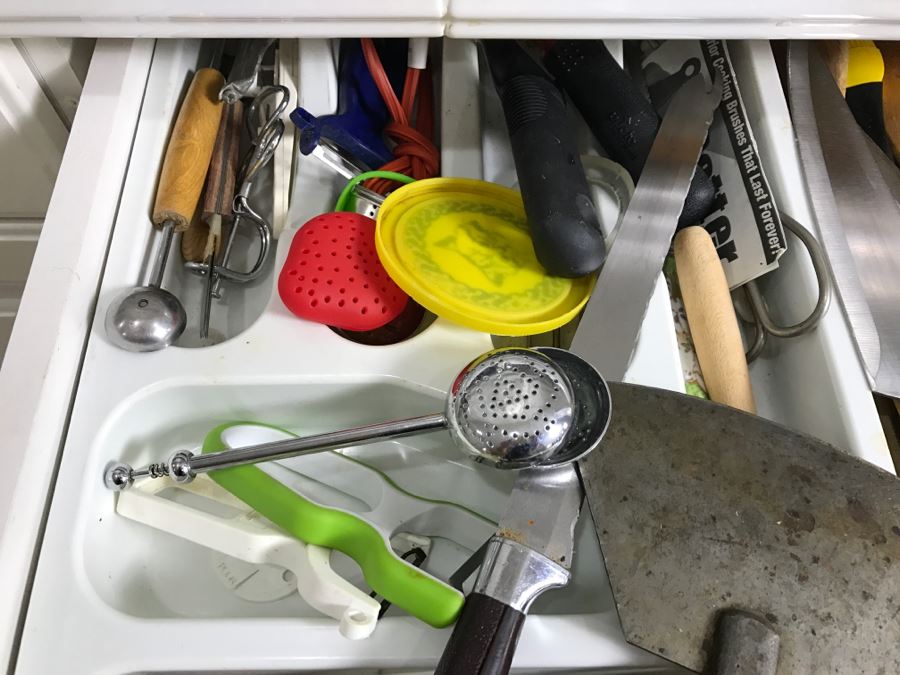 Kitchen Utensil Lot With Knives [Photo 8]