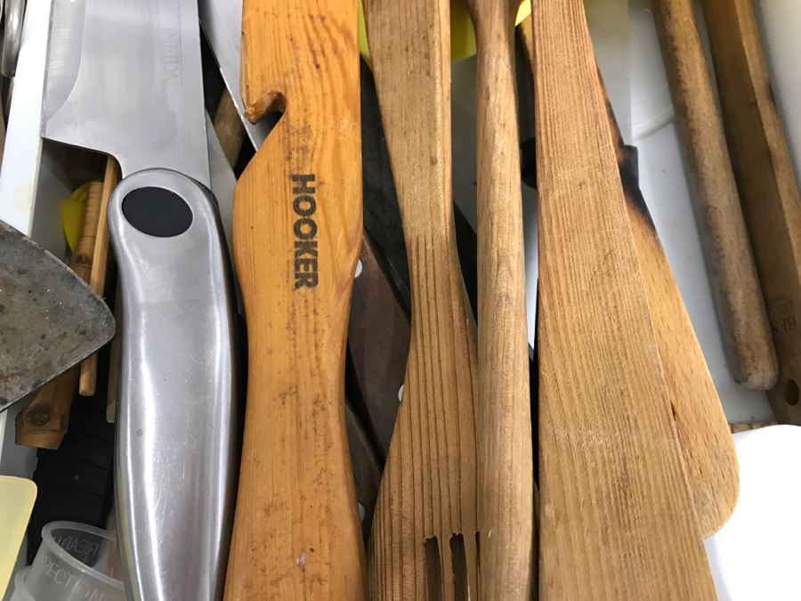 Kitchen Utensil Lot With Knives [Photo 3]