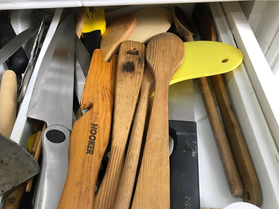 Kitchen Utensil Lot With Knives [Photo 5]