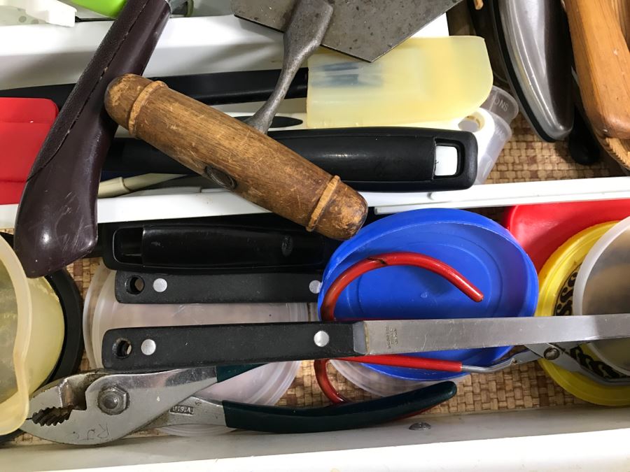 Kitchen Utensil Lot With Knives [Photo 7]