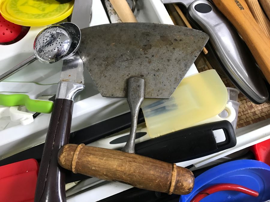 Kitchen Utensil Lot With Knives [Photo 6]