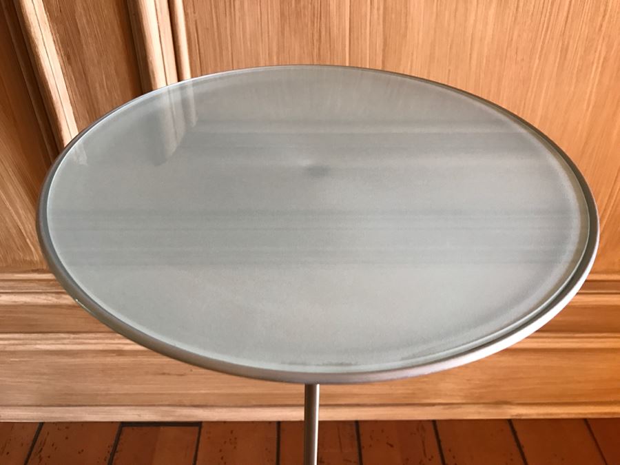 Umbra Adjustable Metal Round Side Table [Photo 3]