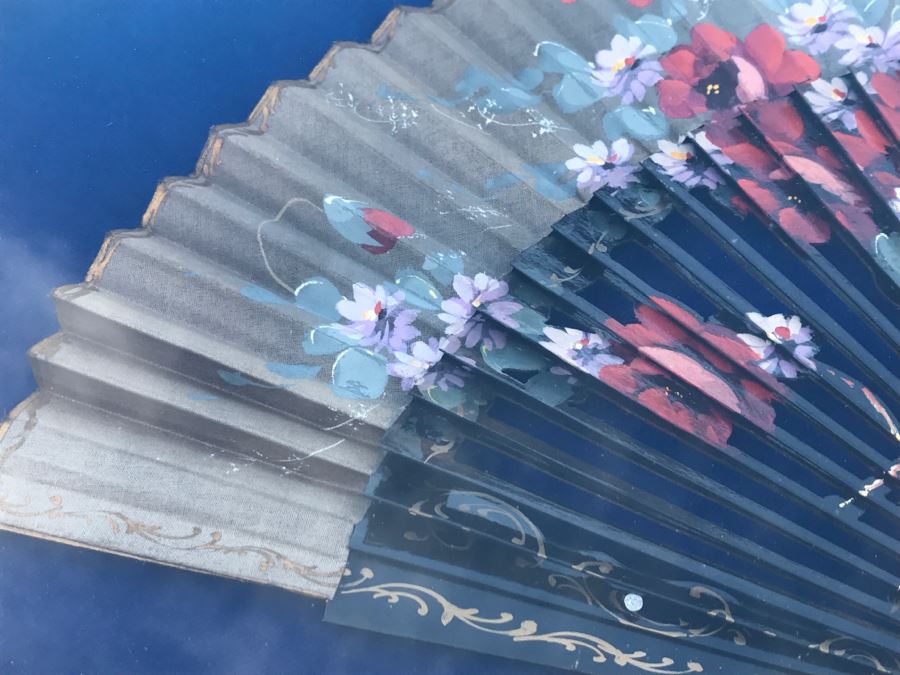 Hand Painted Asian Fan In Stunning Gilt Shadow Box Frame [Photo 9]