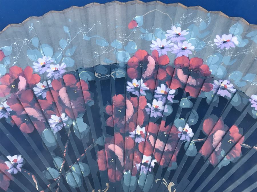 Hand Painted Asian Fan In Stunning Gilt Shadow Box Frame [Photo 5]