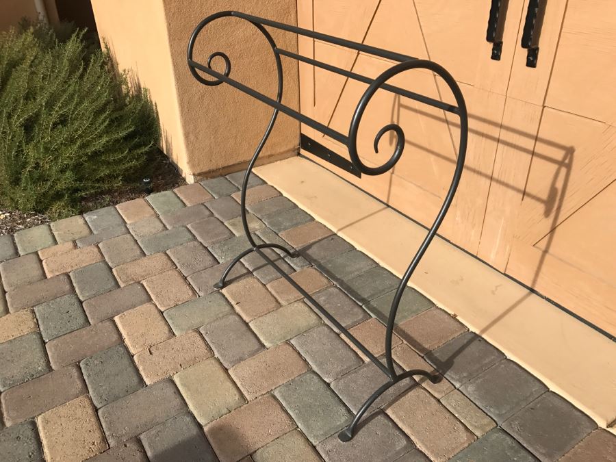 Wrought Iron Quilt Rack [Photo 3]
